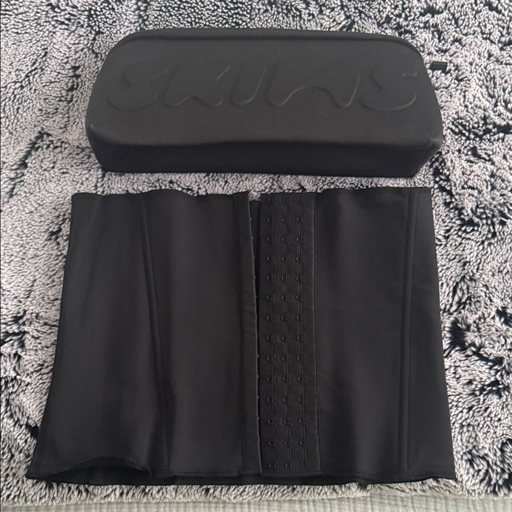 SKIMS Black Waist Trainer with storage/travel case